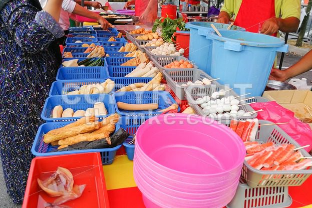 Muslim shoppers buying food from street vendor for breaking fast or iftar - ThamKC Royalty-Free Photos