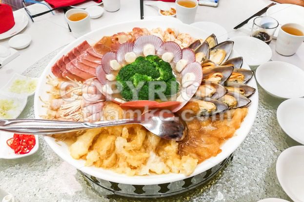 Chinese platter with prawn, scallop, mussels, ham, fish maw, broccoli - ThamKC Royalty-Free Photos