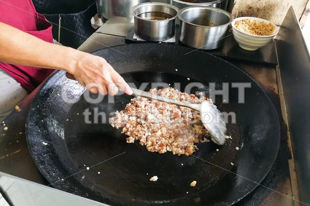 Hawker frying cooking fried carrot cake or kueh kak - ThamKC Royalty-Free Photos