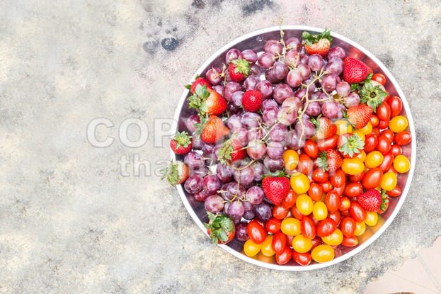 Tray of fresh and sweet organic grapes, strawberries, cherry tomatoes - ThamKC Royalty-Free Photos